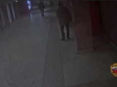 В Москве мужчина пырнул грабителя ножом в ответ на его ограбление. В Москве мужчина пырнул грабителя ножом в ответ на его ограбление.