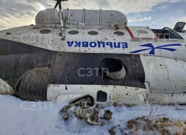 Появилось фото вертолёта после жёсткой посадки в Коми.