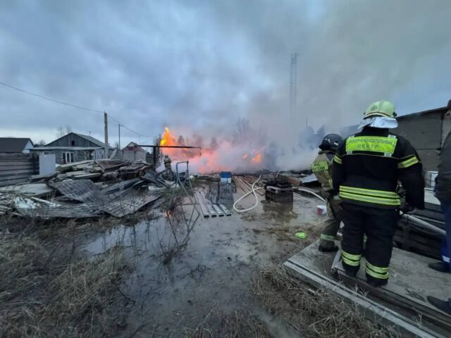 Семь человек, в том числе четыре ребёнка, погибли в ночном пожаре в ХМАО.