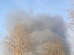 Заброшенный склад загорелся в Подмосковье.