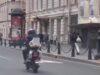 «Отец года» проехался на электроскутере по Питеру, придерживая малолетнего ребенка одной рукой.