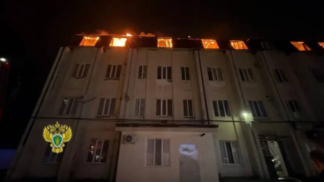 Мансардный этаж загорелся в жилом доме в Хасавюрте.