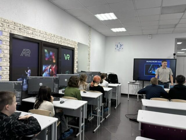 Четырнадцать школьников пострадали от отравления природным газом на экскурсии в Омской области. Семь