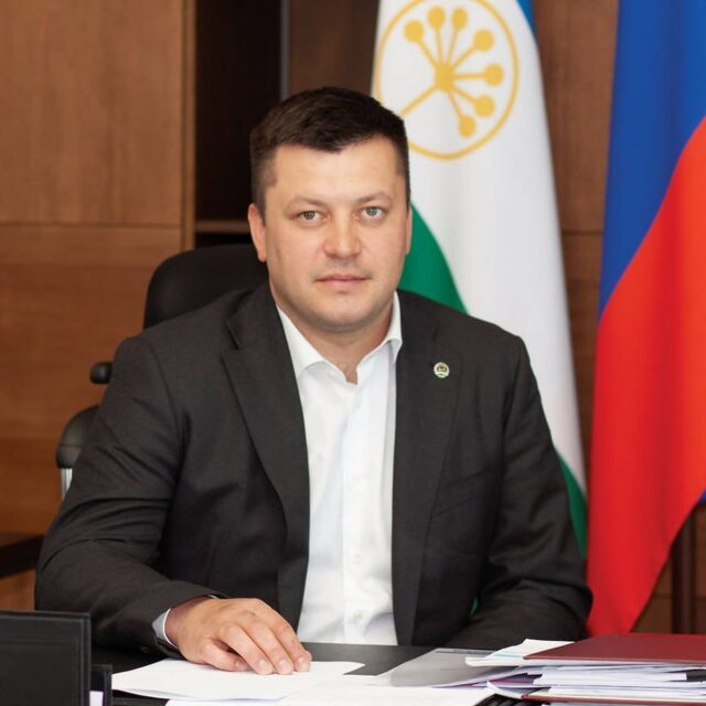Мэру Уфы Ратмиру Мавлиеву изменили меру пресечения на домашний арест.