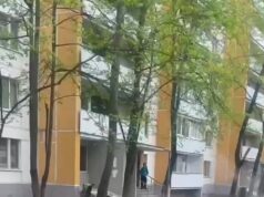 Трубу с горячей водой прорвало на западе Москвы. Смыло даже асфальт.