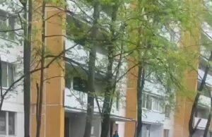 Трубу с горячей водой прорвало на западе Москвы. Смыло даже асфальт. Трубу с горячей водой прорвало на западе Москвы. Смыло даже асфальт.