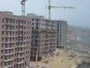 Рабочие упали с шестого этажа на стройке в Улан-Удэ. Один из них погиб.