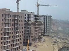 Рабочие упали с шестого этажа на стройке в Улан-Удэ. Один из них погиб.
