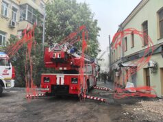 Второй час в центре Москвы тушат пожар в баре «Подозрительные лица».