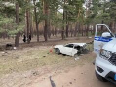Пять человек осматриваются медиками после серьезной аварии в Улан-Удэ.