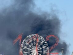 Парк аттракционов горит в Анапе. Парк аттракционов горит в Анапе.
