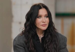 Певицу Линду задержали в Москве. Одновременно с этим силовики пришли с обыском в офис известного муз