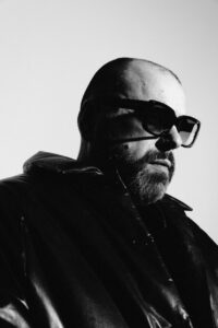 Певицу Линду задержали в Москве. Одновременно с этим силовики пришли с обыском в офис известного муз