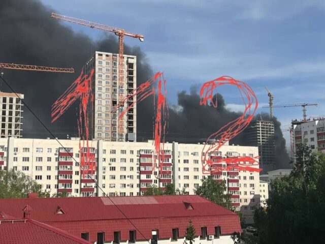 Новостройка горит на улице Карла Макса в Уфе.