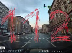 Момент наезда Infiniti на остановку в Москве попал на видео. Момент наезда Infiniti на остановку в Москве попал на видео.