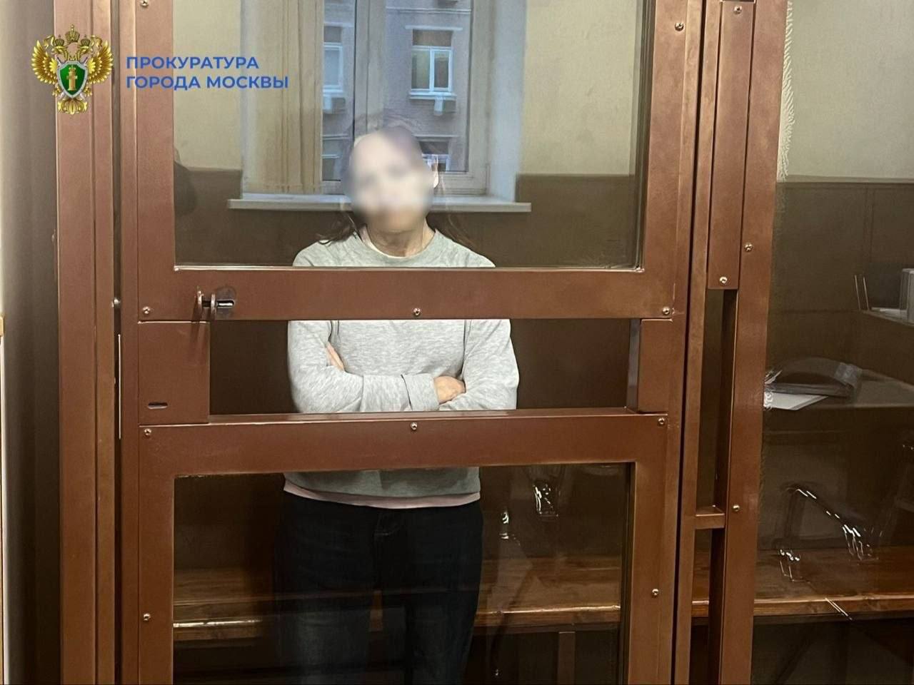 Пенсионерка, которая толкнула школьницу на рельсы из-за громкого разговора, направили на принудительное лечение. Пенсионерка, которая толкнула школьницу на рельсы из-за громкого разговора, направили на принудительное лечение.