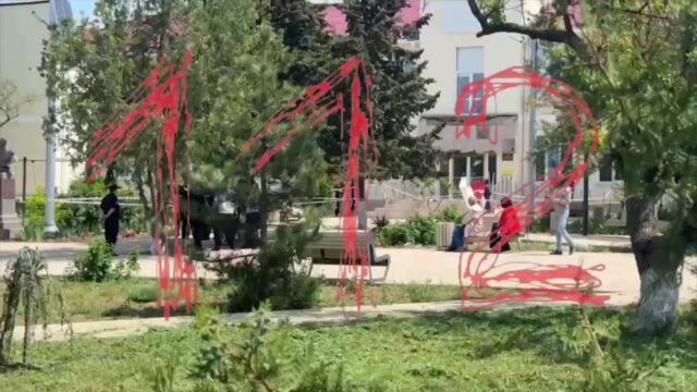 публикует кадры с места происшествия в севастопольской школе №13, где 10 выпускников пострадали при обрушении балкона. публикует кадры с места происшествия в севастопольской школе №13, где 10 выпускников пострадали при