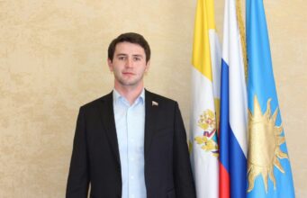 Директора сети АЗС в Пятигорске Давида Саградова отправили под домашний арест. Директора сети АЗС в Пятигорске Давида Саградова отправили под домашний арест.