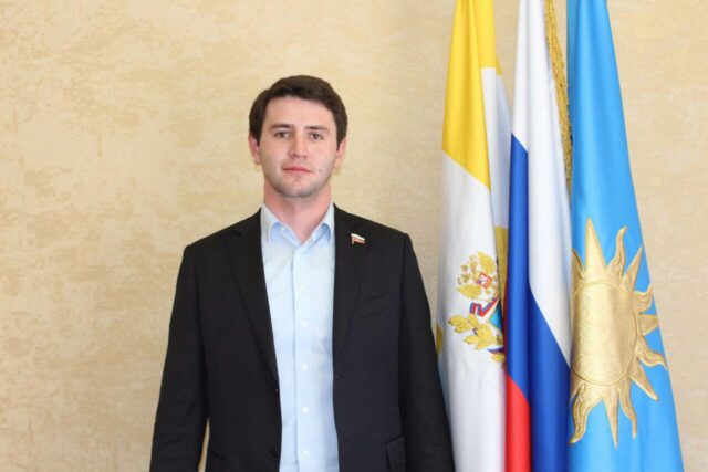 Директора сети АЗС в Пятигорске Давида Саградова отправили под домашний арест. Директора сети АЗС в Пятигорске Давида Саградова отправили под домашний арест.