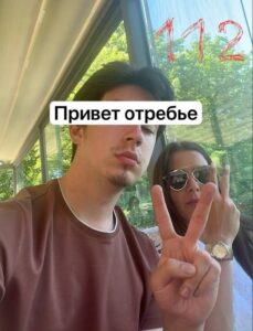 "Трезвенника" мажора Сергея Корнилова под белы рученьки выводят из элитного нижегородского кафе.