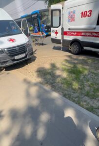 Автобус наехал на припаркованный грузовик в столичном районе Царицыно. Несколько человек пострадали.