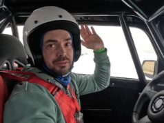 Блогер-миллионник попал в аварию на ретроавтомобиле Chevrolet в Петербурге.