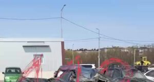 На Камчатке показали оттаявшие машины после аномального снегопада.
