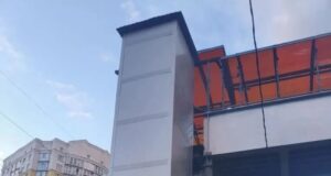 Женщина с годовалым ребенком в коляске рухнула в шахту лифта во Владимире.