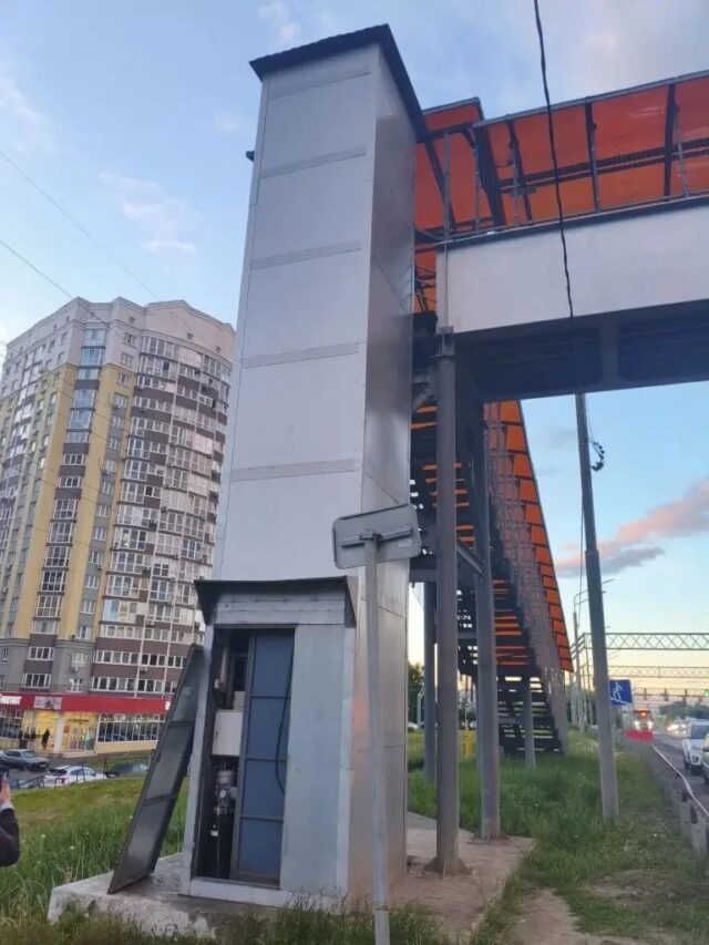 Женщина с годовалым ребенком в коляске рухнула в шахту лифта во Владимире. Женщина с годовалым ребенком в коляске рухнула в шахту лифта во Владимире.