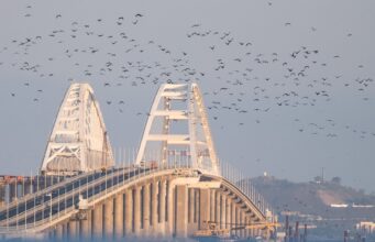 Движение по Крымскому мосту возобновили спустя 22 минуты Крымский мост - РИА Новости, 1920, 12.05.2026