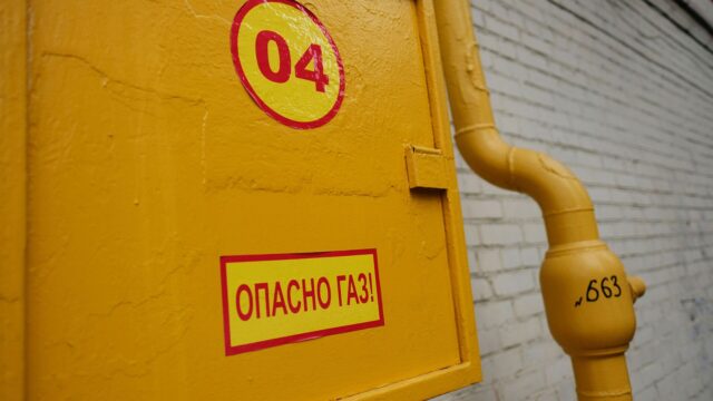 Труба газопровода на фасаде здания - РИА Новости, 1920, 04.05.2026
