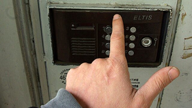 В Москве пенсионерка отдала мошенникам 37 млн руб на замену ключей от домофона Домофон - РИА Новости, 1920, 30.05.2026