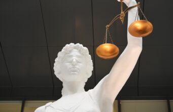Суд арестовал двух жителей Новороссийска, передававших данные террористам Статуя Фемиды - РИА Новости, 1920, 13.05.2026