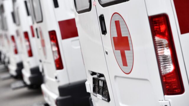 В Химках из-за попадания БПЛА в частный дом погибла женщина Автомобиль скорой помощи - РИА Новости, 1920, 17.05.2026