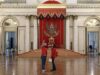 МВД: севшего на трон в Эрмитаже направили на обследование из-за неадекватности Георгиевский зал Государственного Эрмитажа в Санкт-Петербурге - РИА Новости, 1920, 18.05.2026