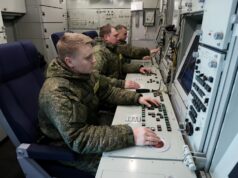 Военнослужащие боевого расчета в командном пункте зенитного ракетного комплекса С-400 Триумф - РИА Новости, 1920, 08.05.2026