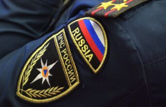 В Ставрополе на детский сад упал неразорвавшийся беспилотник Нашивка сотрудника МЧС России - РИА Новости, 1920, 20.05.2026