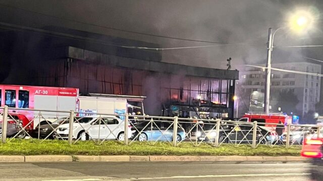 Пожар в торговом центре на улице Бухарестская в Санкт-Петербурге - РИА Новости, 1920, 06.05.2026