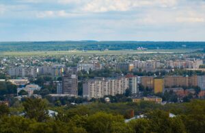 Хинштейн: при атаке ВСУ на дороге Рыльск-Льгов ранен мужчина Вид на Курск - РИА Новости, 1920, 13.05.2026