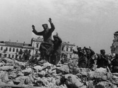 Пленные немцы на развалинах Севастополя около Графской пристани - РИА Новости, 1920, 07.05.2026