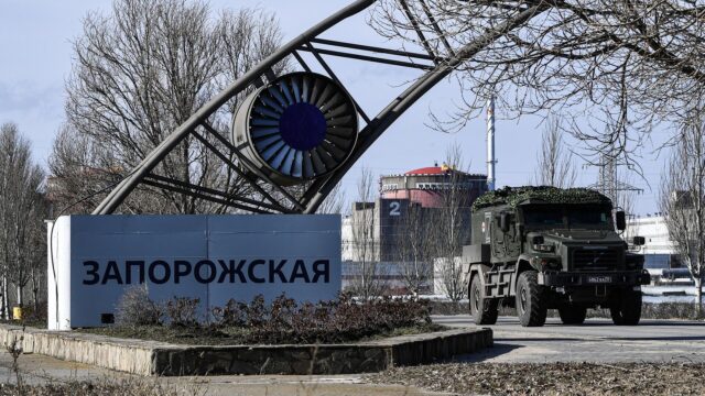 Бронеавтомобиль на территории Запорожской АЭС - РИА Новости, 1920, 27.05.2026
