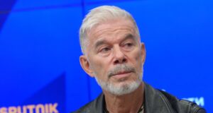 Газманов пришел в суд для дачи показаний по делу своего экс-директора Царенко Олег Газмановым - РИА Новости, 1920, 20.05.2026