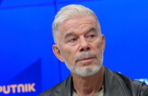 Газманов пришел в суд для дачи показаний по делу своего экс-директора Царенко Олег Газмановым - РИА Новости, 1920, 20.05.2026