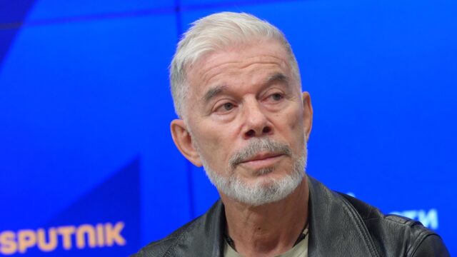 Газманов пришел в суд для дачи показаний по делу своего экс-директора Царенко Олег Газмановым - РИА Новости, 1920, 20.05.2026