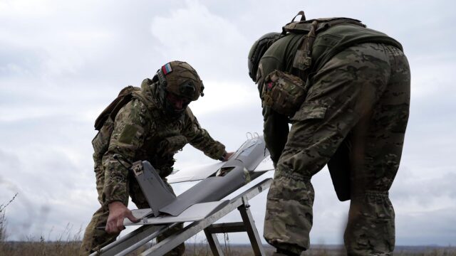 В Смоленской области за ночь сбили 13 украинских беспилотников Бойцы расчеты БПЛА - РИА Новости, 1920, 20.05.2026
