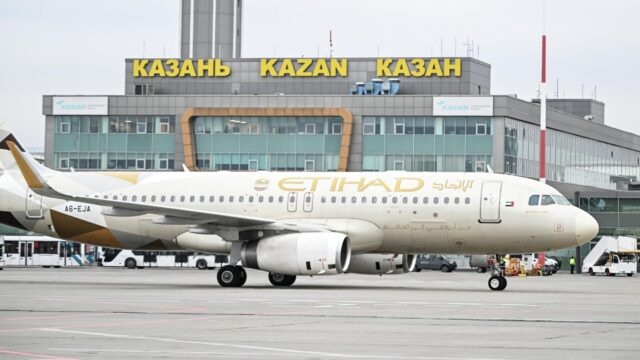Росавиация: временные ограничения введены в аэропортах Казани и Нижнекамска Самолет в Международном аэропорту Казани имени Габдуллы Тукая - РИА Новости, 1920, 29.05.2026