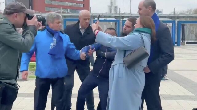 Момент попытки нападения на губернатора Свердловской области Дениса Паслера - РИА Новости, 1920, 01.05.2026