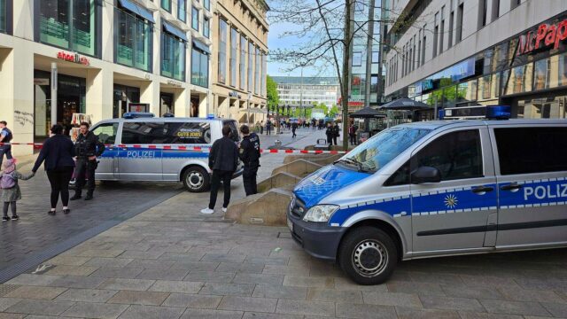 Сотрудники полиции Германии в Лейпциге, где автомобиль наехал на группу людей - РИА Новости, 1920, 04.05.2026