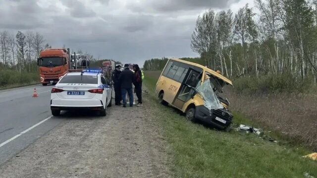 В Омской области в ДТП с грузовиком погиб ребенок, еще 7 детей пострадали Последствия ДТП с участием автобуса в Омской области - РИА Новости, 1920, 10.05.2026