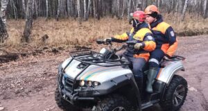 Спасатели Красноярского поисково-спасательного отряда работают в районе пропажи семьи Усольцевых - РИА Новости, 1920, 17.05.2026